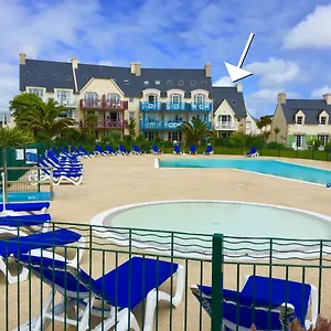 A L Ocean - Grand T4 Vue Grand Balcon Confort - Wifi Et Parking Gratuits - Piscine A Environ 25 M - Centre Ville, Tous Commerces, Marche, Et Port A 10 Minutes A Pied En Longeant La , Guilvinec France